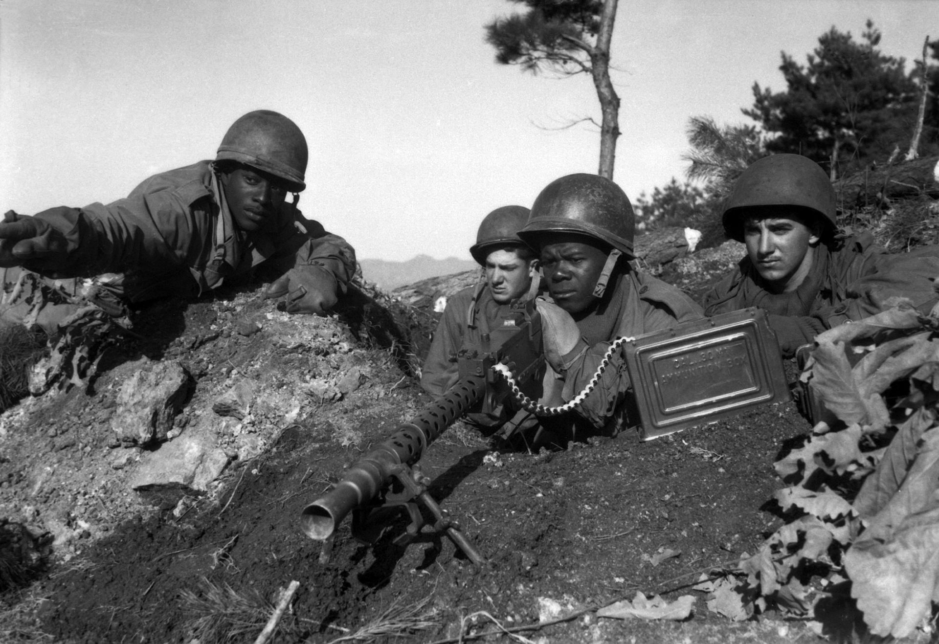 Amerikaanse soldaten vechten vlak bij de Ch'ongch'on rivier in Korea, 1950.