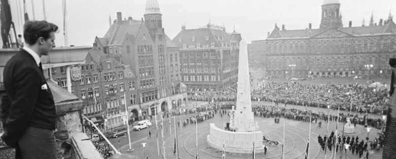 De nationale dodenherdenking op de Dam in Amsterdam, 1969 (Beeld: Fotoarchief Algemeen Nederlands Persbureau)