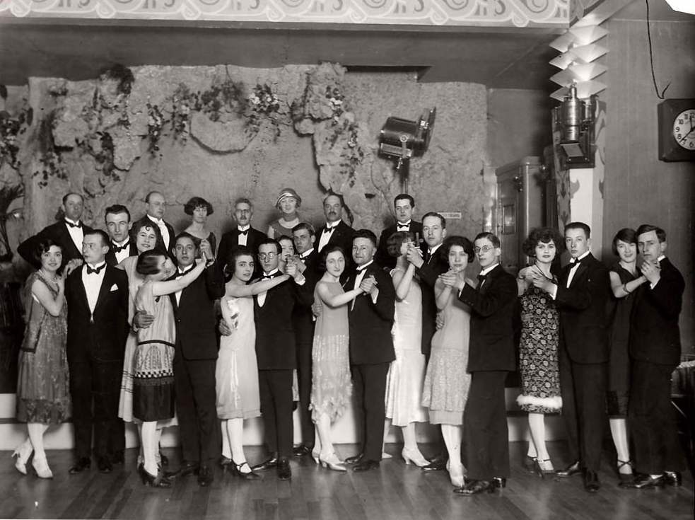 Foto van het Nederlandse kampioenschap dansen in het hotel Krasnapolsky in Amsterdam, 1925. (Beeld: Fotocollectie Het Leven)