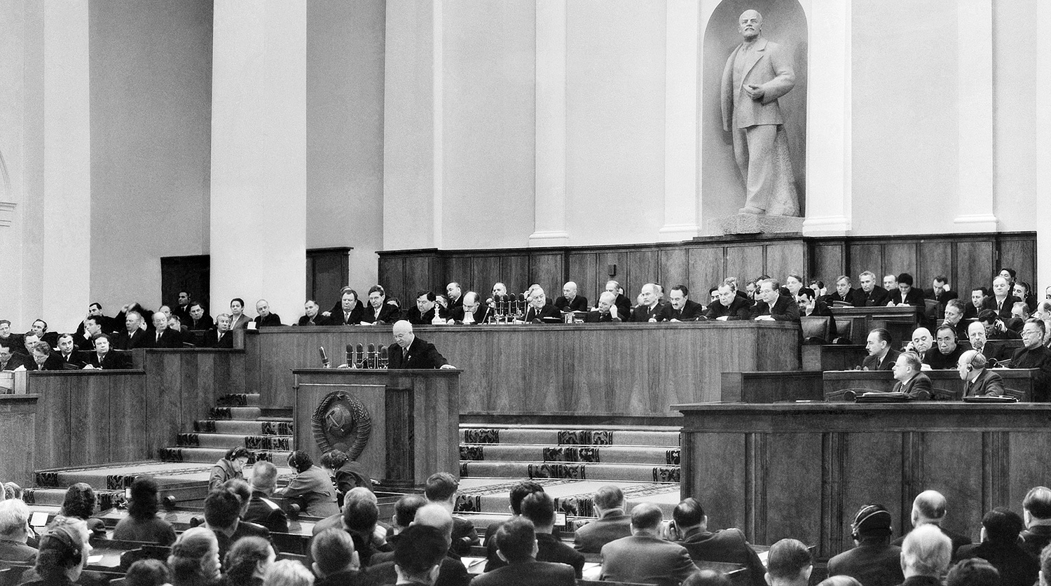 Nikita Chroesjtsjov spreekt in het Kremlin, het politieke centrum van de Sovjet-Unie, 1956. (Beeld: CPSU Congress)