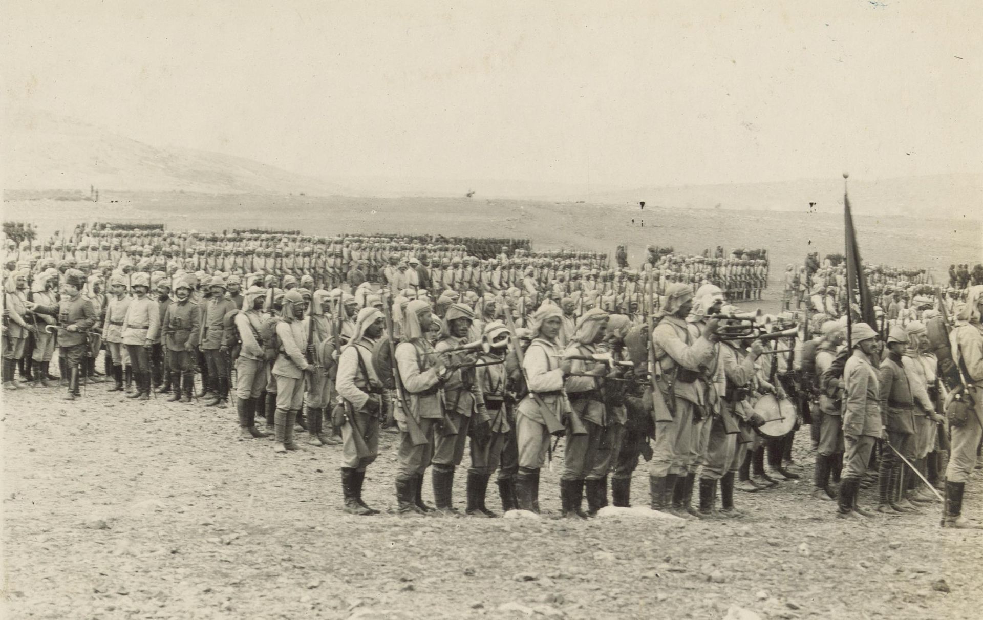 Ottomaanse troepen bereiden een aanval op het Suezkanaal voor, 1914. (Beeld: Library of Congress)