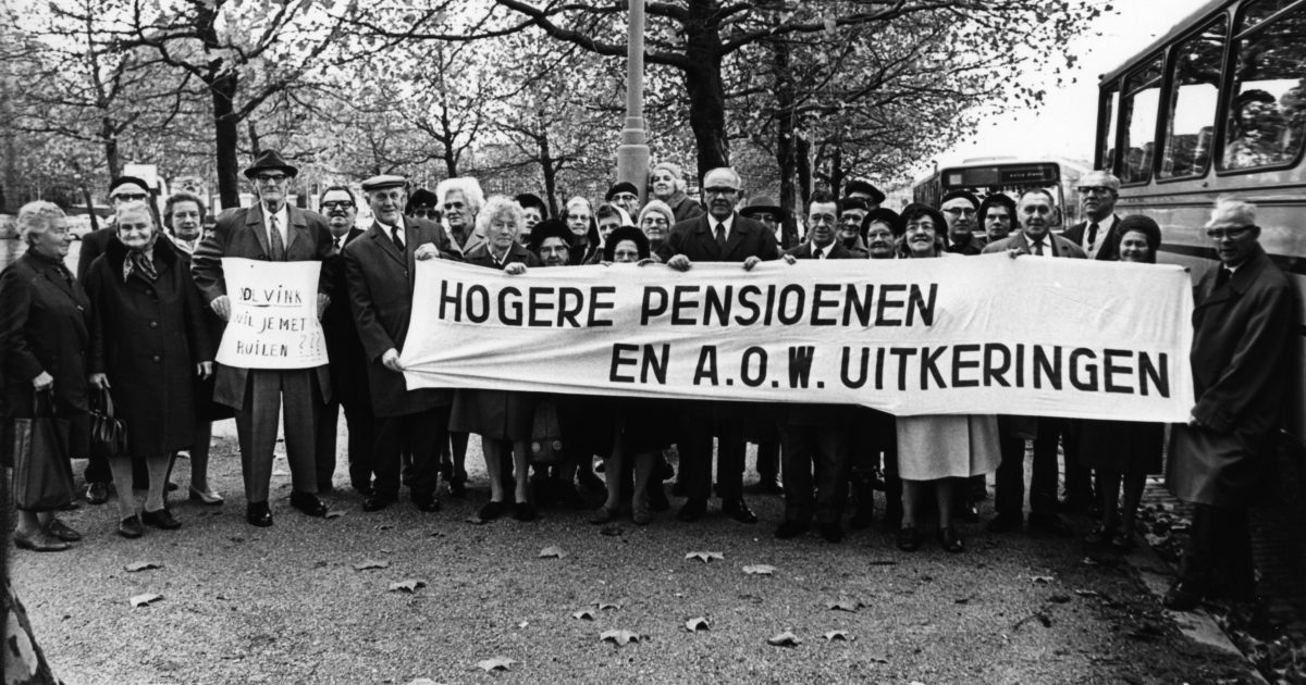 Ouderen demonstreren voor hogere pensioenen en AOW-uitkeringen, 1970. (Beeld: Nationaal Archief)
